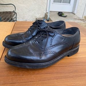 Rockport wingtip shoes size 8